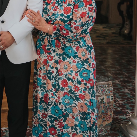 Beautiful dress worn once - Picture 2 of 8